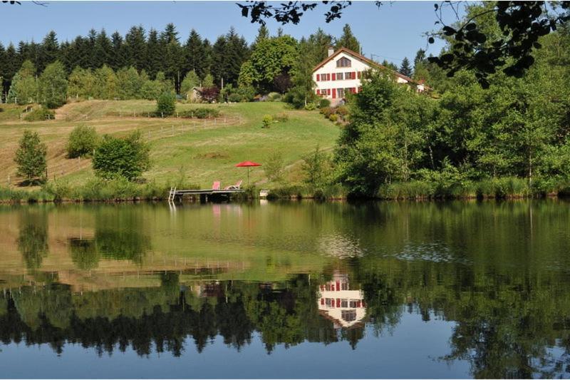 Bed and Breakfast La Belle Chambre dans une ferme avec etang privé dans la région des Mille Etangs Faucogney-et-La-Mer à Ecromagny Extérieur photo