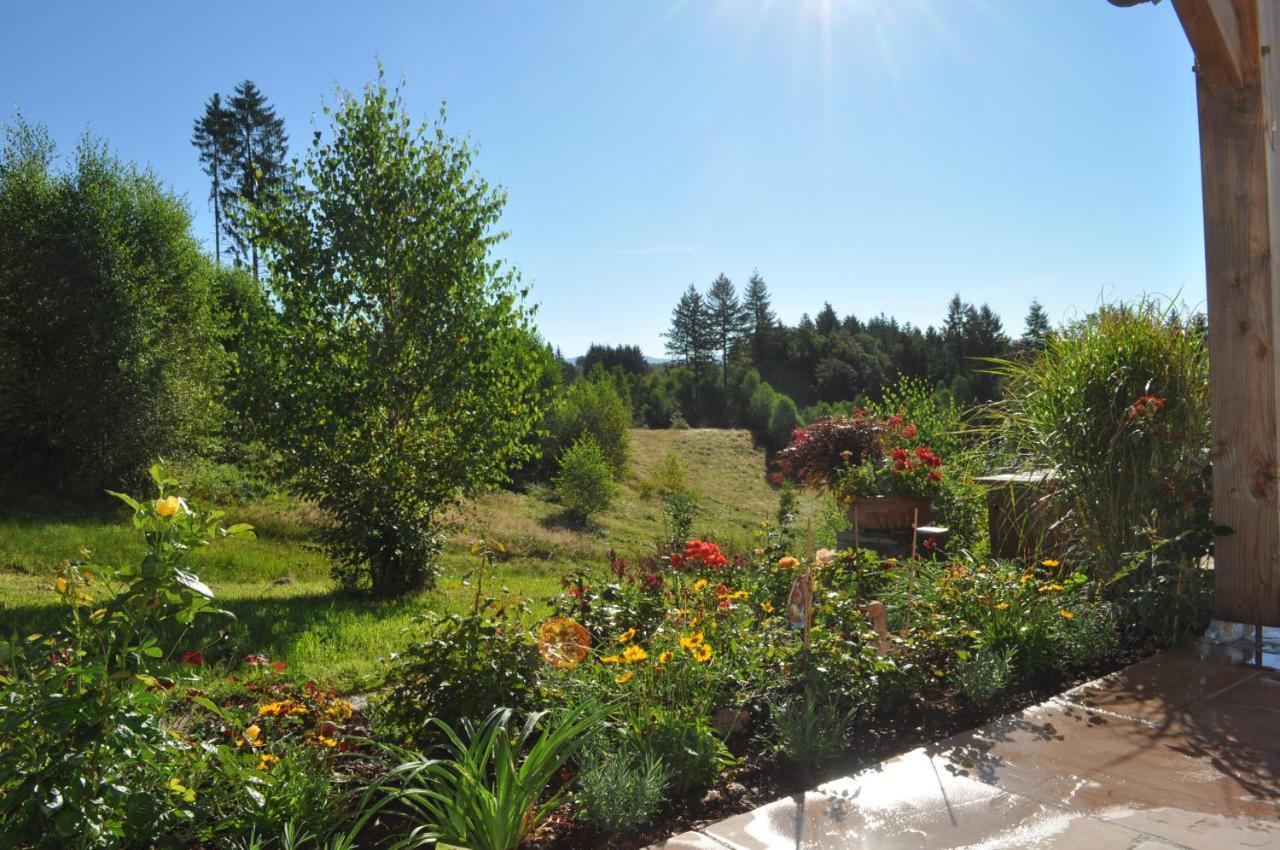 Bed and Breakfast La Belle Chambre dans une ferme avec etang privé dans la région des Mille Etangs Faucogney-et-La-Mer à Ecromagny Extérieur photo